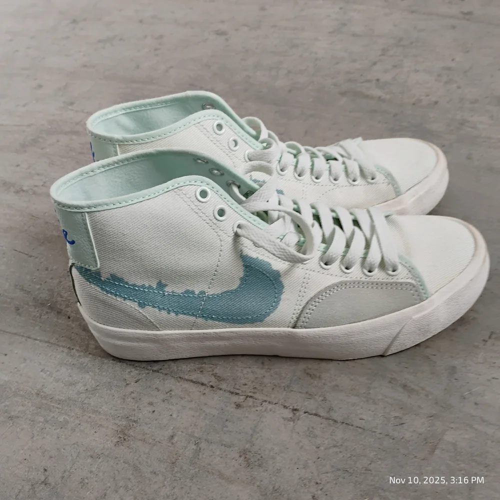 Nike Women's Size 5 High-Top Sneakers in Light Blue and White - Nike Check - Picture 3 of 6